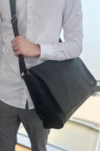 Load image into Gallery viewer, STORM London NORTHWAY Messenger Laptop Bag